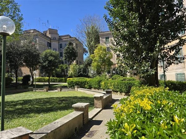 appartamento in vendita a Roma in zona Ostiense