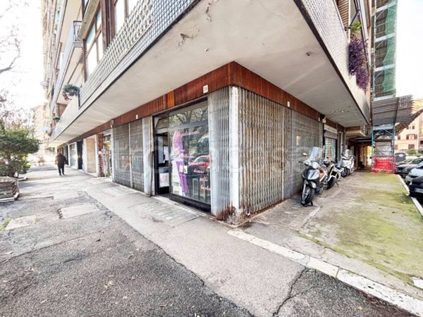 negozio in vendita a Roma in zona Ostiense