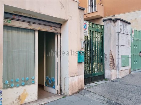 locale commerciale in vendita a Roma in zona Nomentano