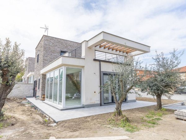 casa indipendente in vendita a Roma in zona Casal Morena