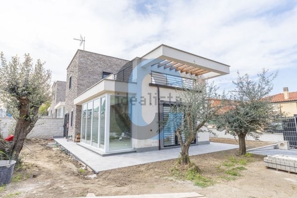 casa indipendente in vendita a Roma in zona Casal Morena