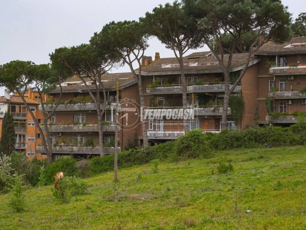 appartamento in vendita a Roma in zona Tomba di Nerone
