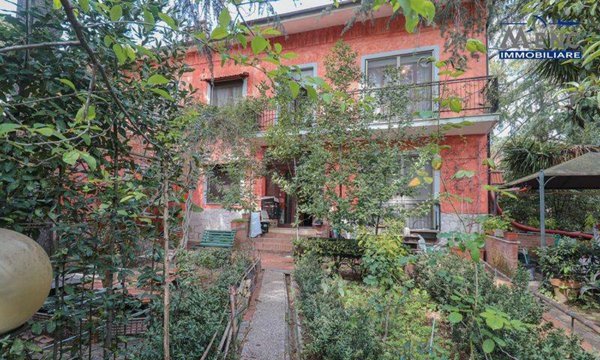 casa indipendente in vendita a Roma in zona Grottarossa