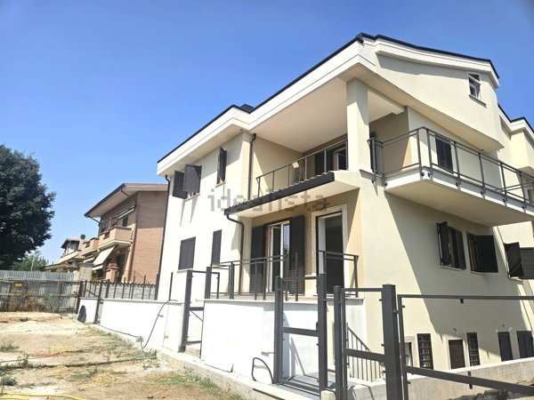 appartamento in vendita a Roma in zona Tor Bella Monaca