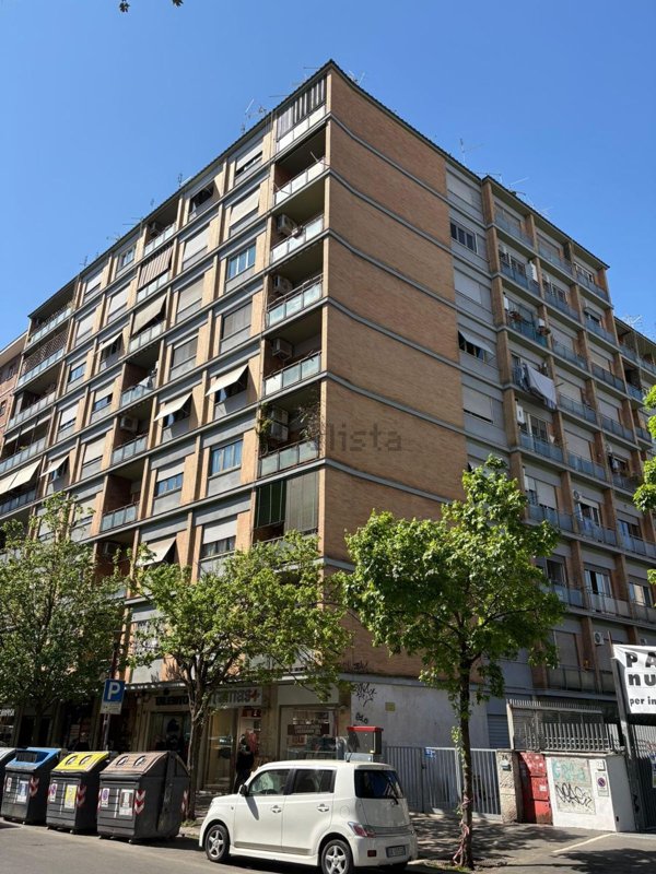 appartamento in vendita a Roma in zona Ostiense