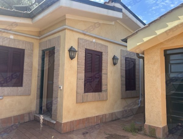 casa indipendente in vendita a Roma