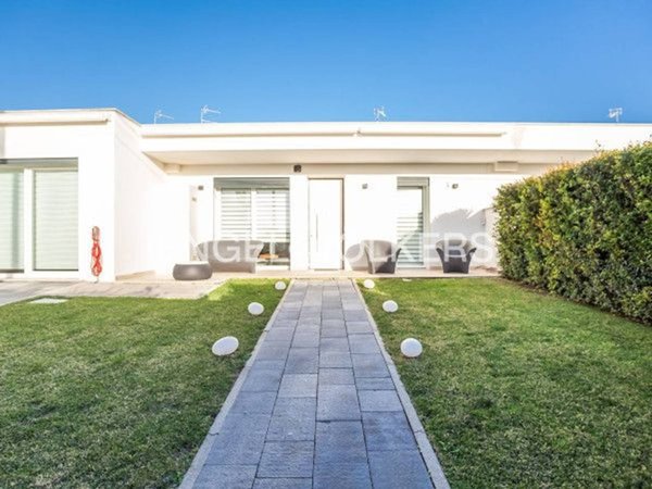 casa indipendente in vendita a Roma in zona Infernetto