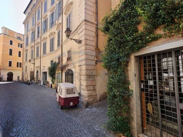 appartamento in vendita a Roma in zona Parione/Sant'Eustachio
