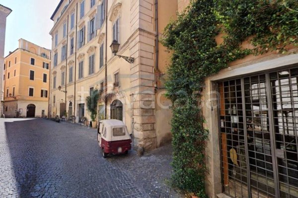 appartamento in vendita a Roma in zona Parione/Sant'Eustachio
