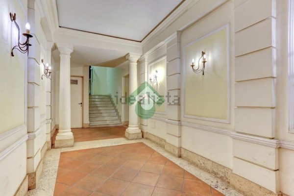 appartamento in vendita a Roma in zona Rione Monti/Campitelli