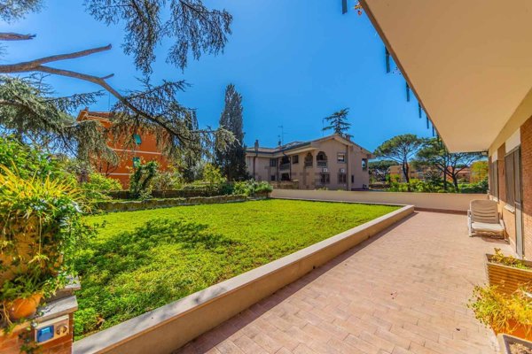 appartamento in vendita a Roma in zona Appio Pignatelli