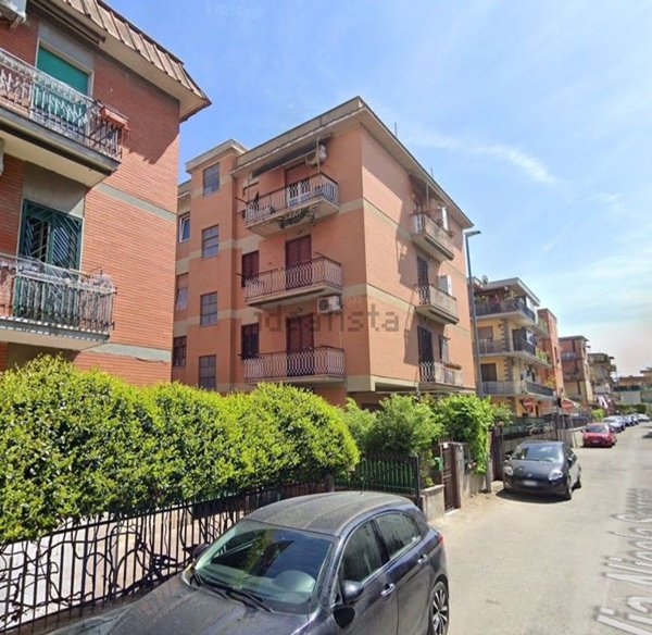 appartamento in vendita a Roma in zona Torre Angela