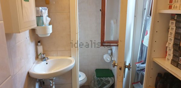 locale commerciale in vendita a Roma in zona Castel di Leva