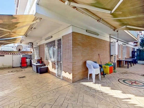 appartamento in vendita a Roma in zona Castel Fusano