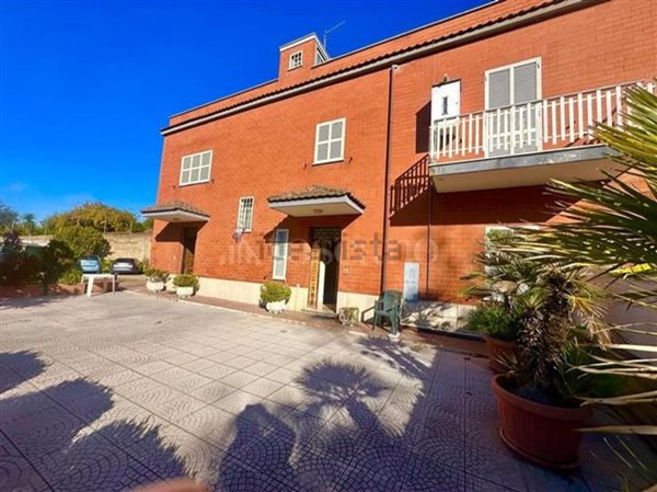 casa indipendente in vendita a Roma in zona Cinecittà