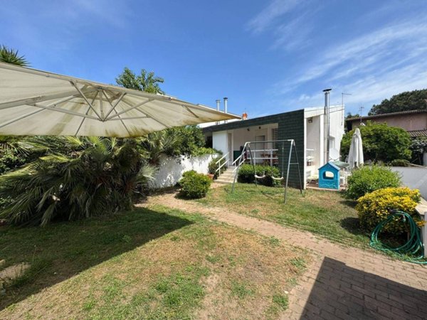 casa indipendente in vendita a Roma in zona Infernetto