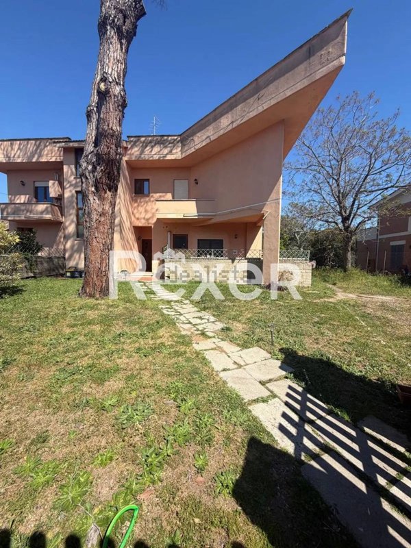 appartamento in vendita a Roma in zona Infernetto