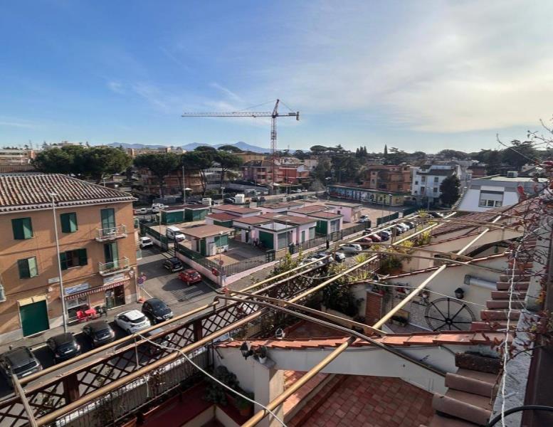 appartamento in vendita a Roma in zona Appio Pignatelli