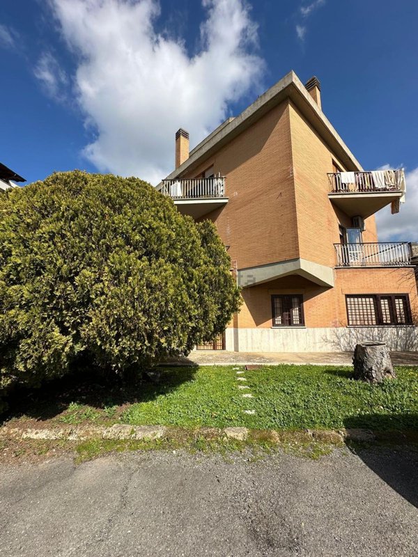 appartamento in vendita a Roma in zona Osteria del Curato