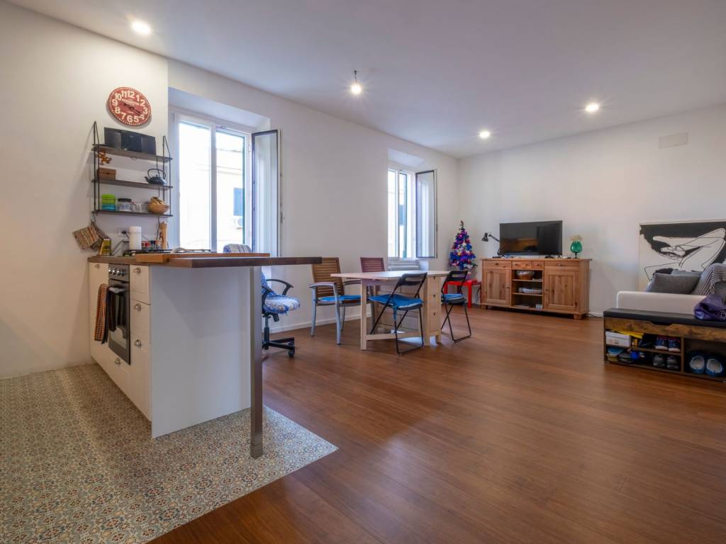 appartamento in vendita a Roma in zona Tuscolano