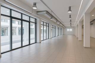 negozio in vendita a Roma in zona Appio Claudio