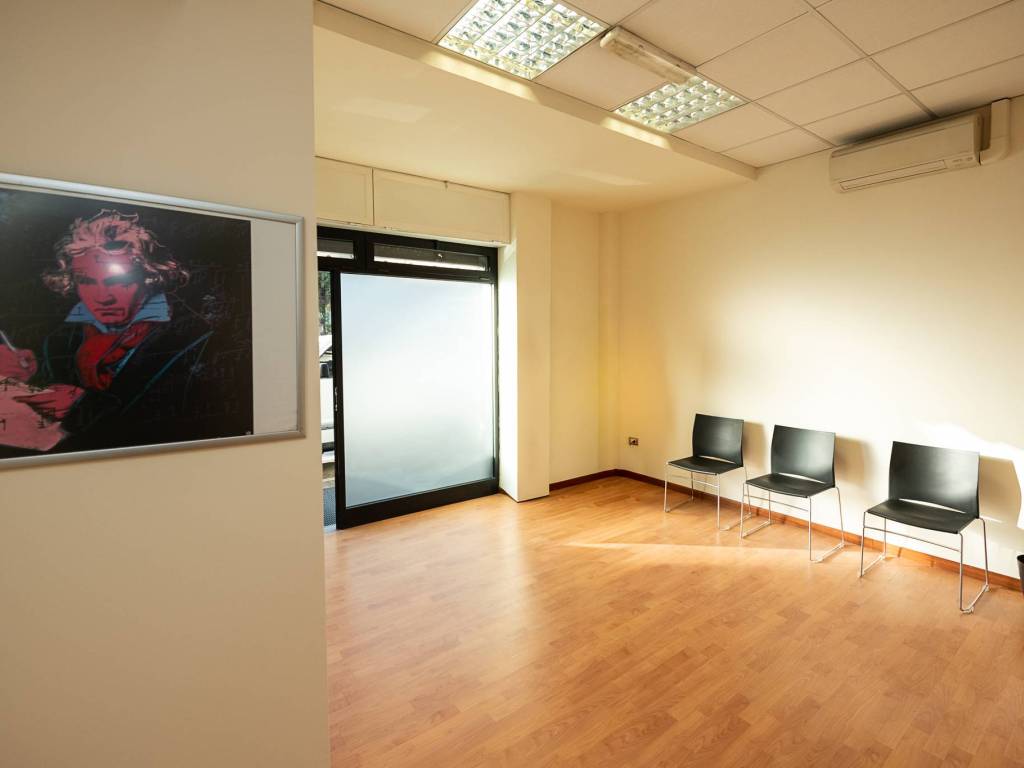locale commerciale in vendita a Roma in zona Collatino