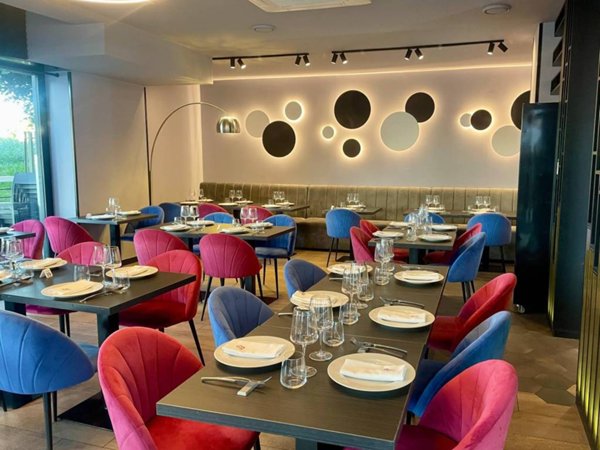 negozio in vendita a Roma in zona Cinecittà