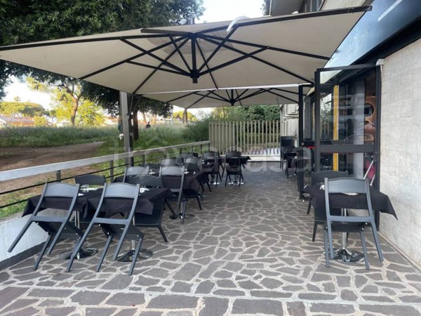 negozio in vendita a Roma in zona Cinecittà