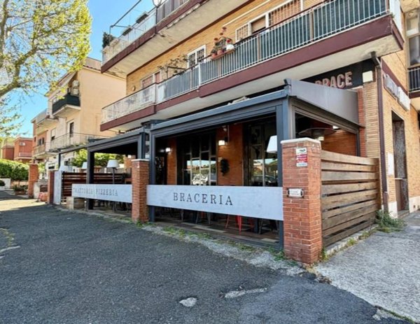 negozio in vendita a Roma in zona Acilia