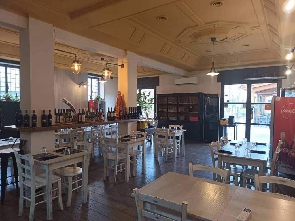 negozio in vendita a Roma in zona Tomba di Nerone