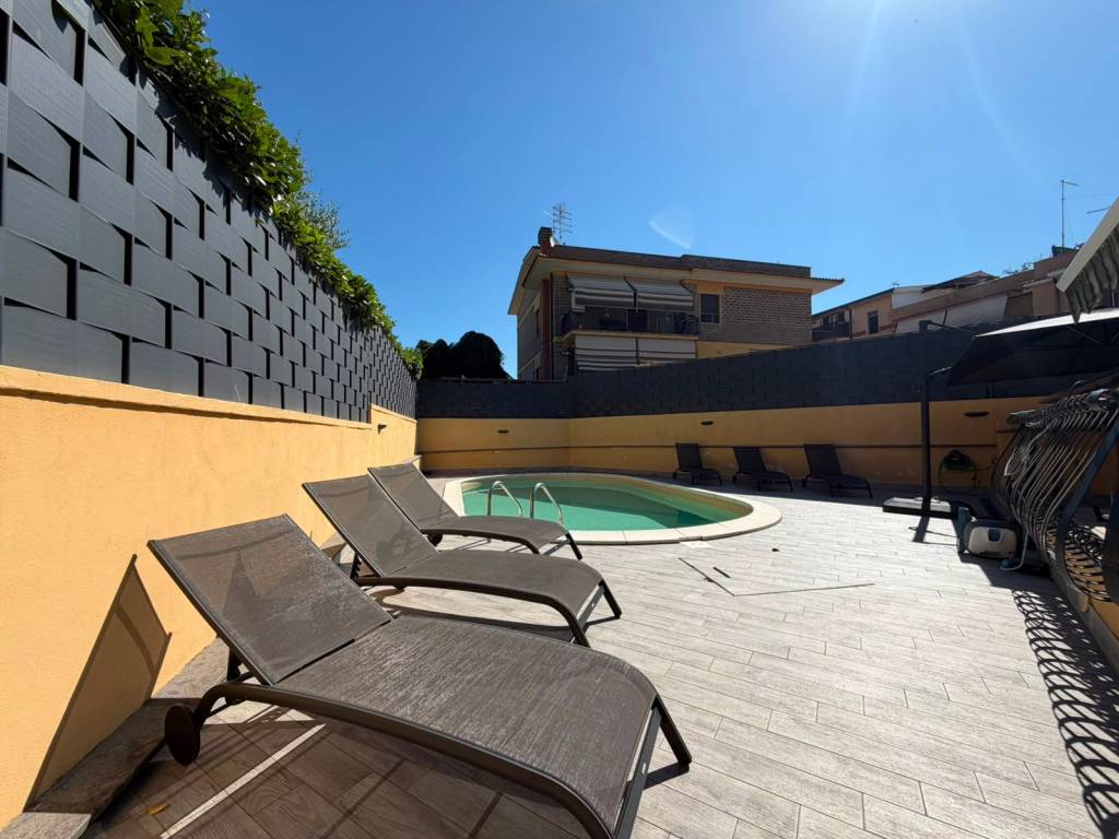 casa indipendente in vendita a Roma in zona Casal Morena