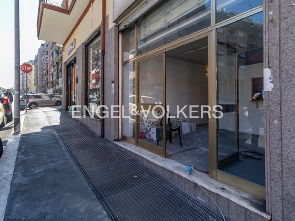 negozio in vendita a Roma in zona Collatino