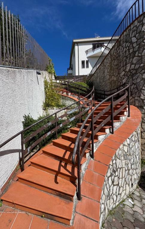 appartamento in vendita a Roma in zona Pantan Monastero