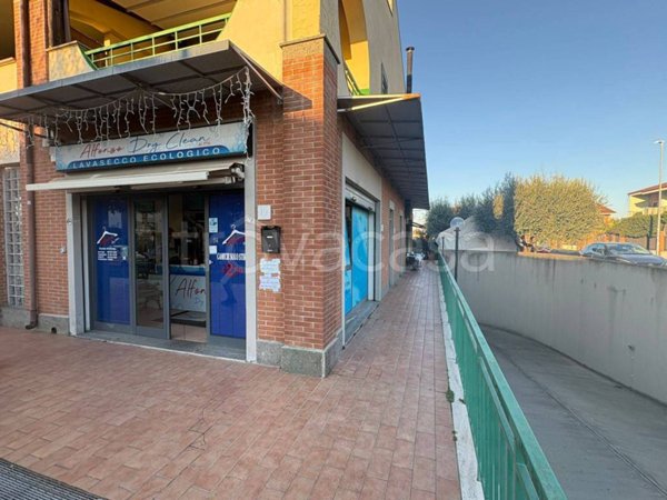 negozio in vendita a Roma in zona Infernetto