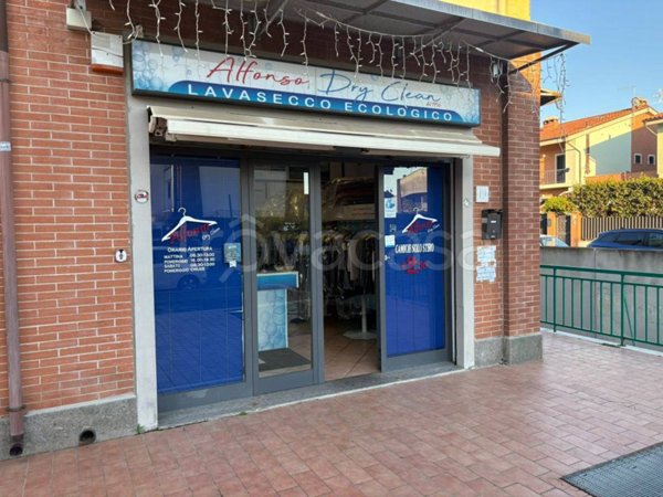 negozio in vendita a Roma in zona Infernetto