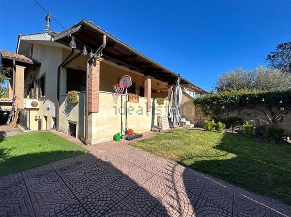 casa indipendente in vendita a Roma in zona Infernetto