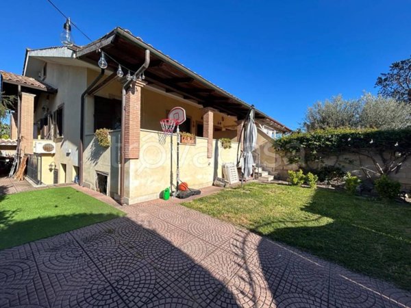 casa indipendente in vendita a Roma in zona Infernetto