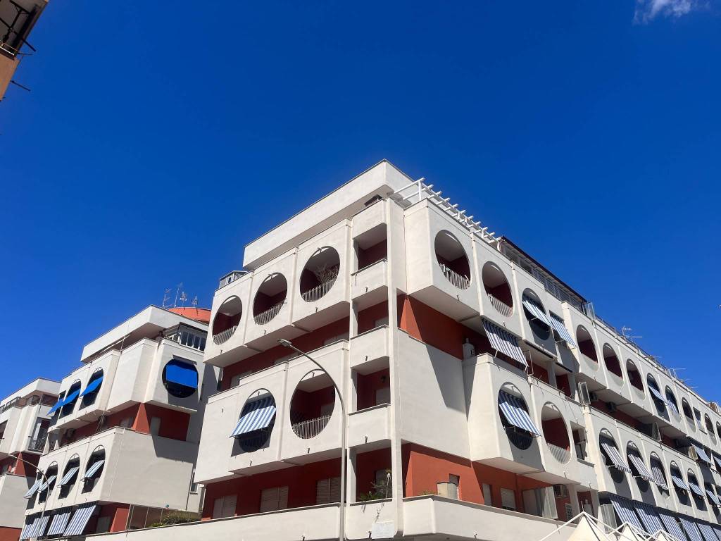 appartamento in vendita a Roma in zona EUR