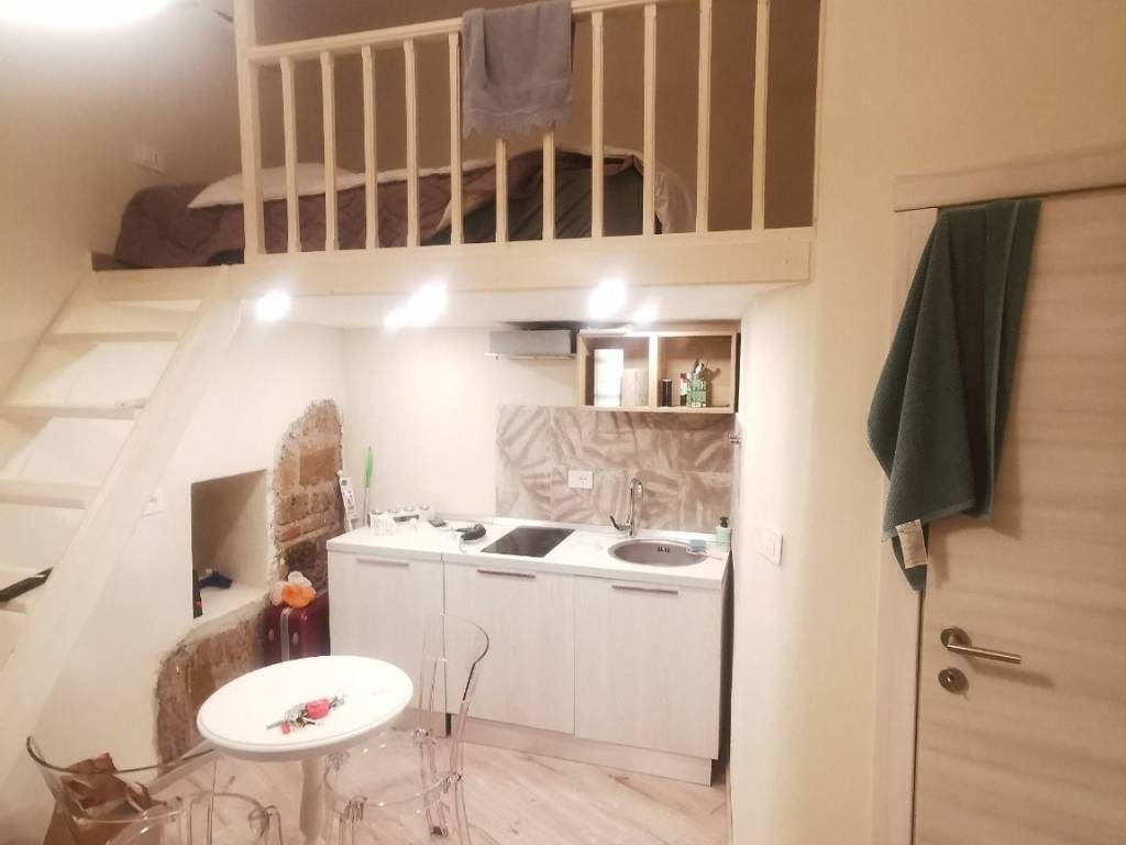 locale commerciale in vendita a Roma in zona Rione Monti/Campitelli