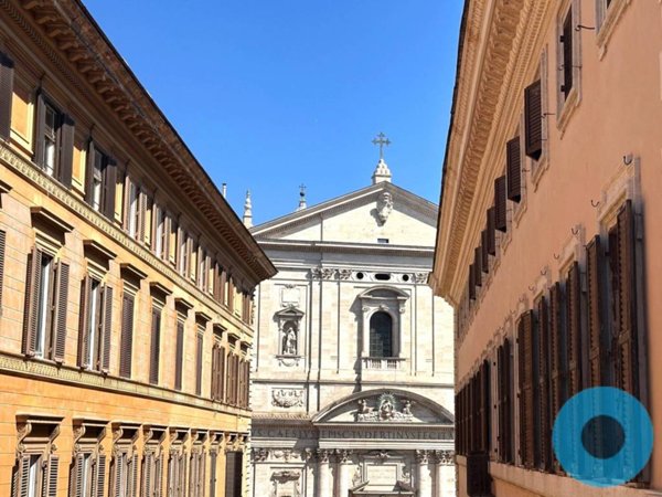 appartamento in vendita a Roma in zona Rione Regola