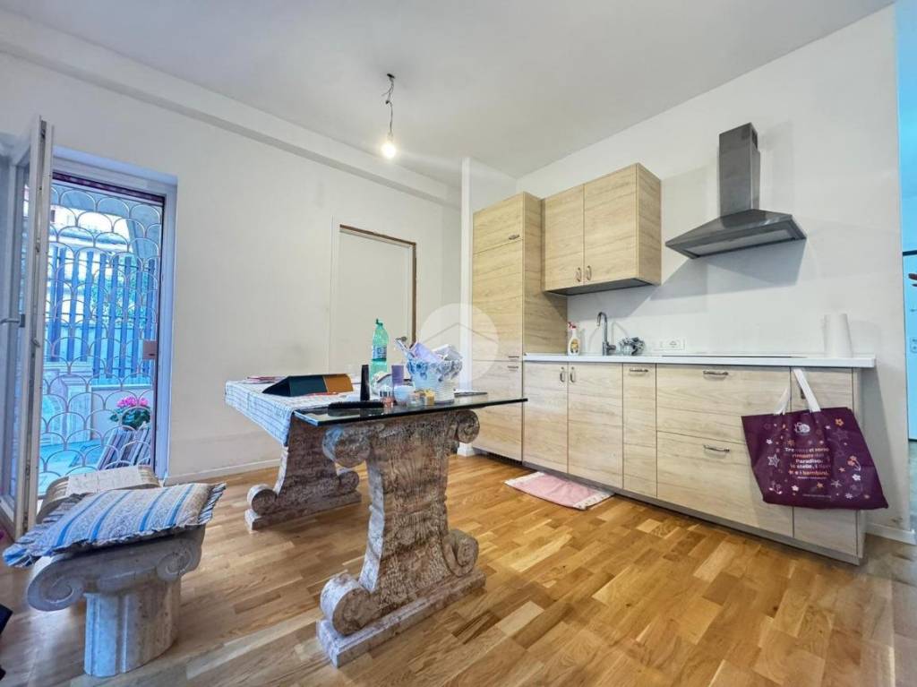 appartamento in vendita a Roma in zona Ardeatino