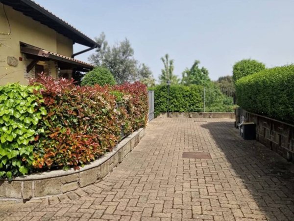 casa indipendente in vendita a Roma in zona Massimina/Casal Lumbroso