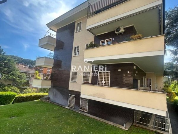 appartamento in vendita a Roma in zona Mostacciano