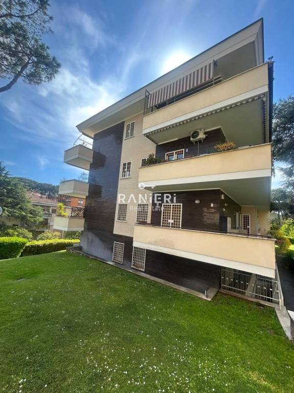 appartamento in vendita a Roma in zona Mostacciano