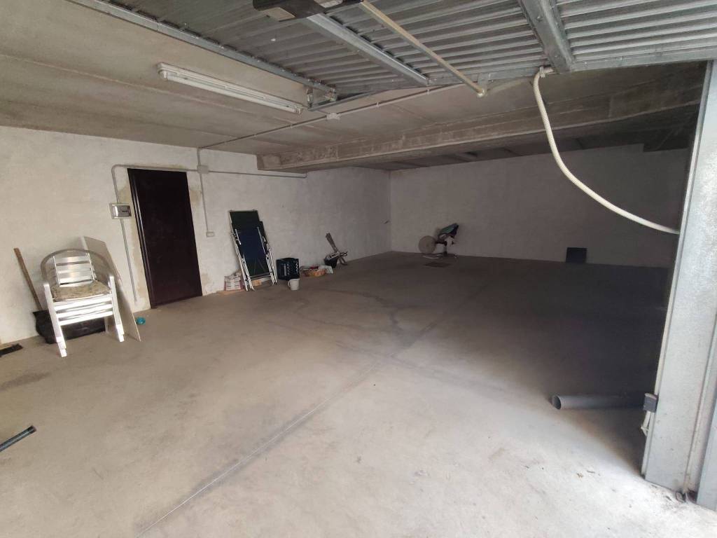 locale commerciale in vendita a Roma in zona Tor Vergata/Torrenova