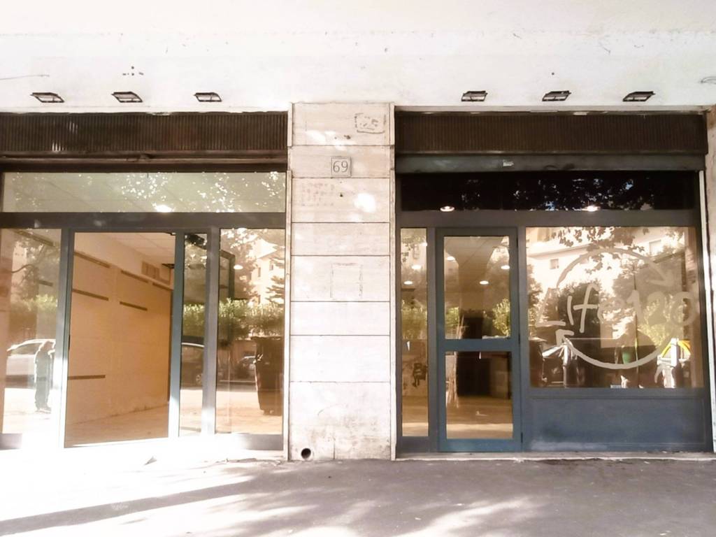 negozio in vendita a Roma in zona Ostia