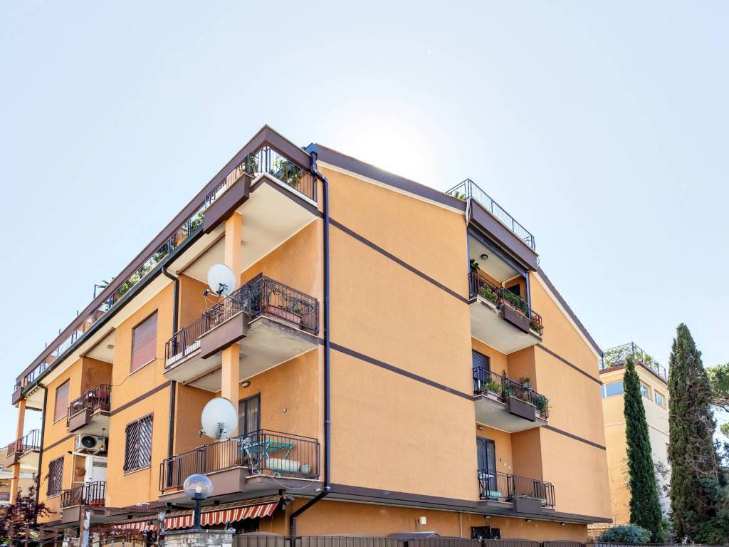 appartamento in vendita a Roma in zona Appio Pignatelli