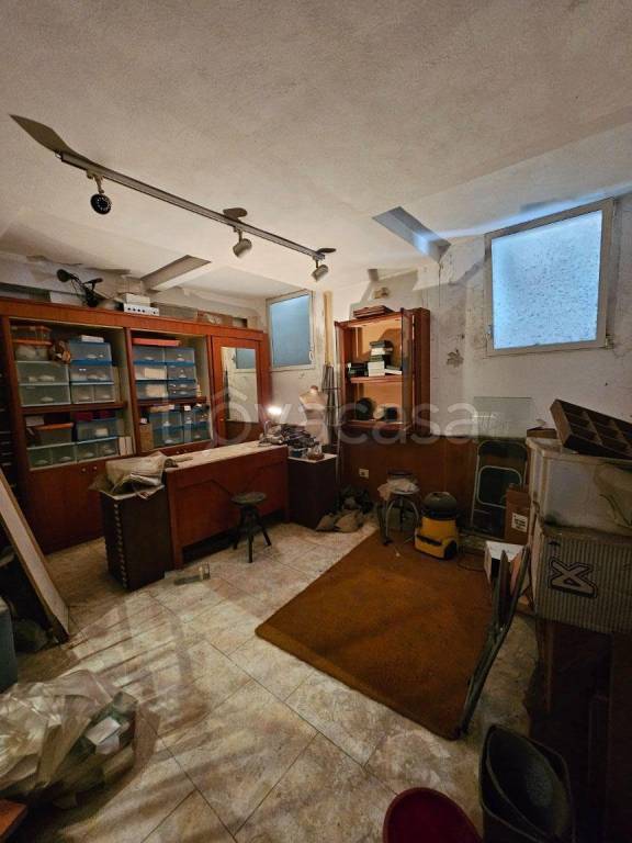 locale commerciale in vendita a Roma in zona Trevi-Colonna