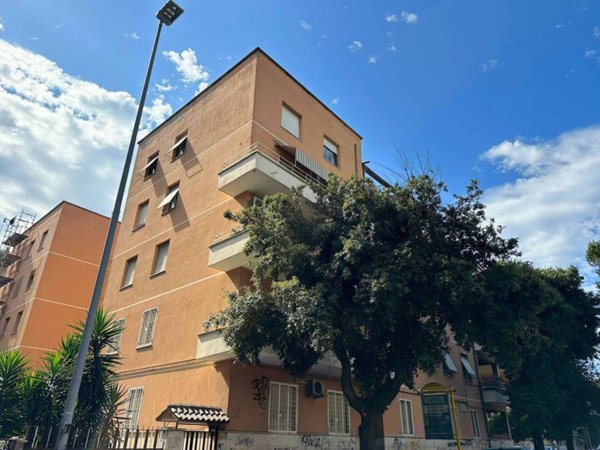appartamento in vendita a Roma in zona Castel Fusano