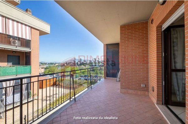 appartamento in vendita a Roma in zona Lunghezza